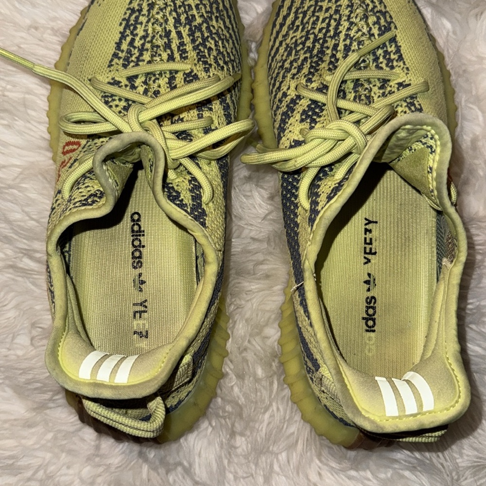 Yeezy 350 V2 - Picture 6 of 7